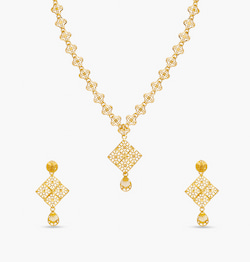 The Showy Necklace Set